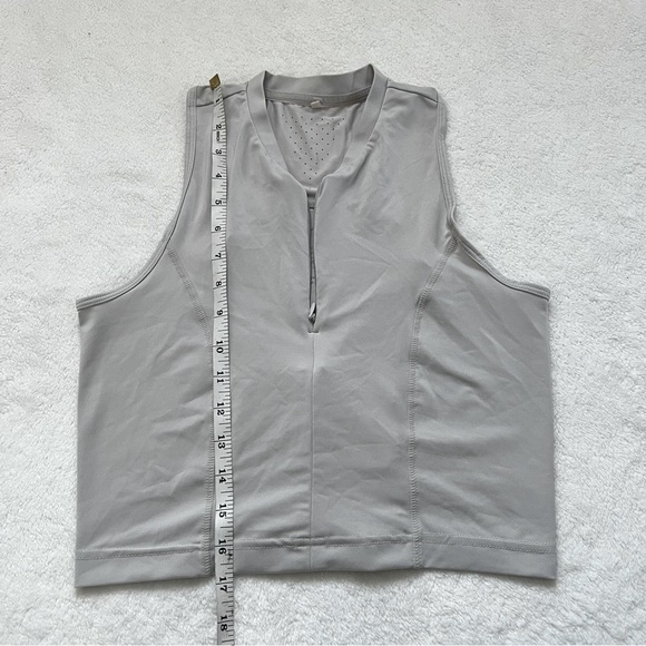 H&M DryMove Spots Crop Top - Picture 2 of 5